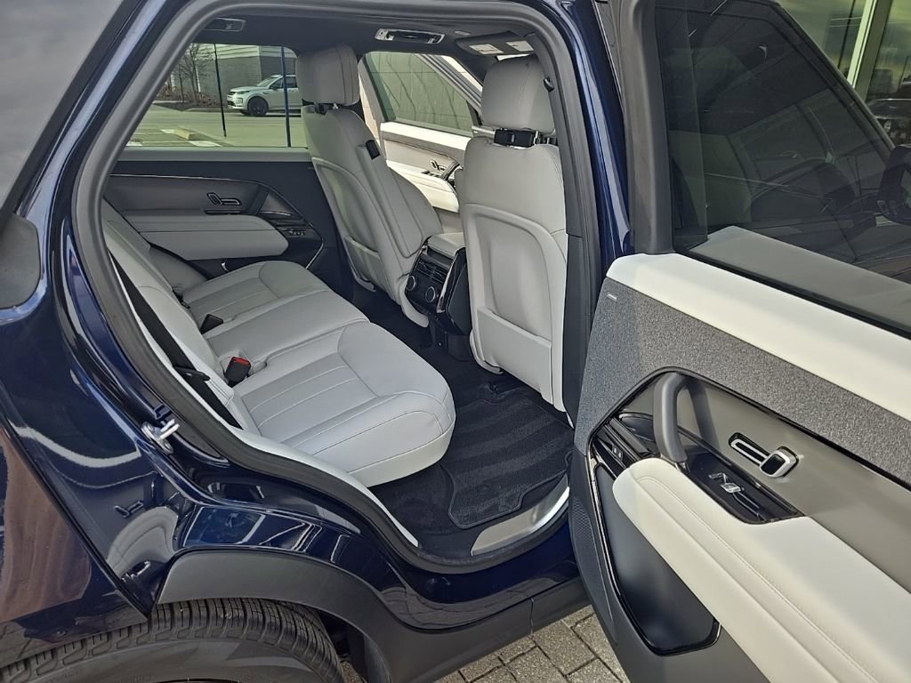 Used 2023 Land Rover Range Rover Sport SE image 19