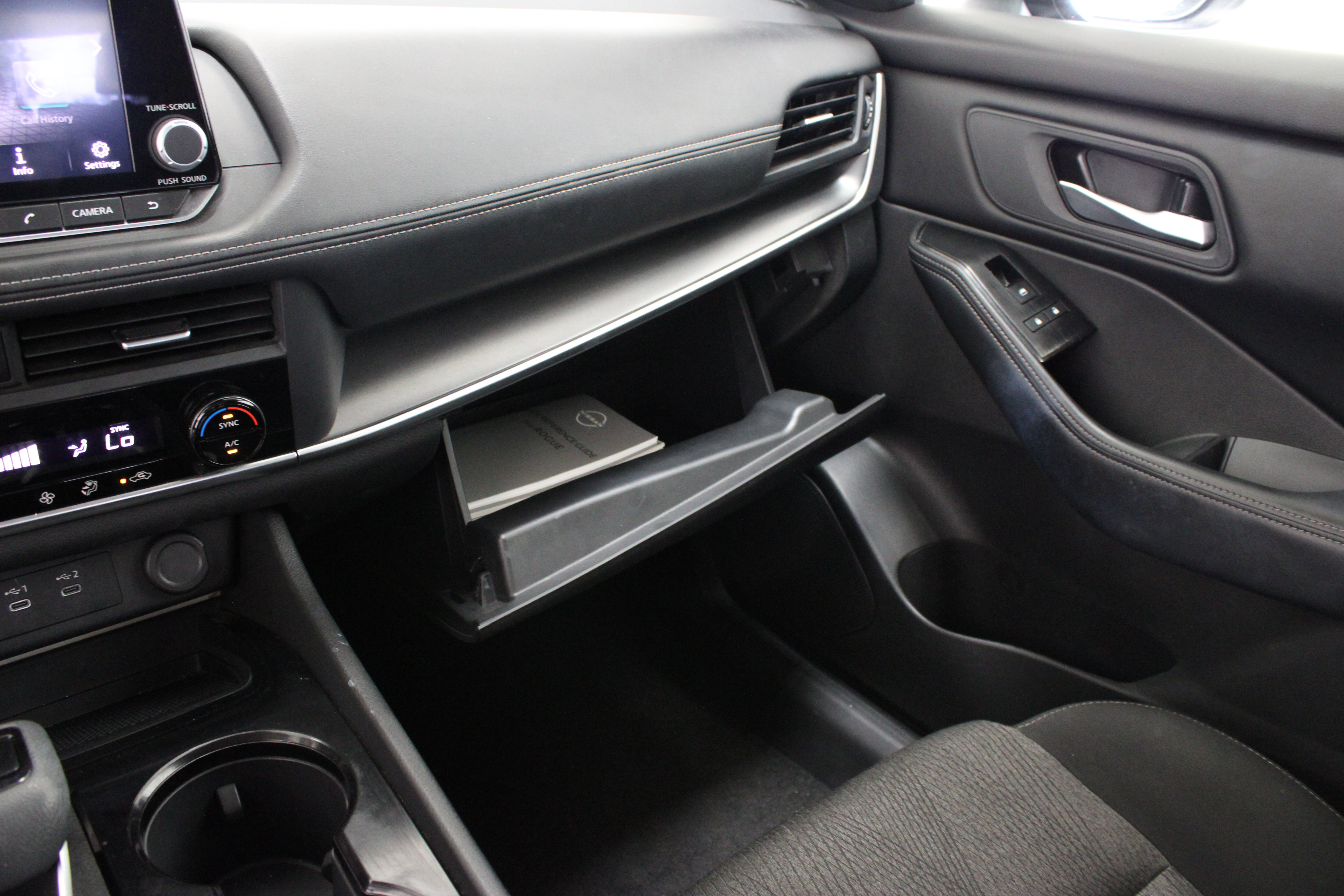 Used 2025 Nissan Rogue SV FWD image 22