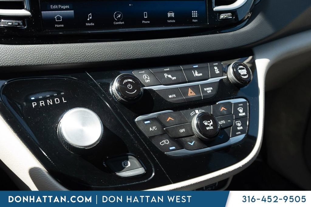 Used 2023 Chrysler Pacifica Touring-L FWD image 9