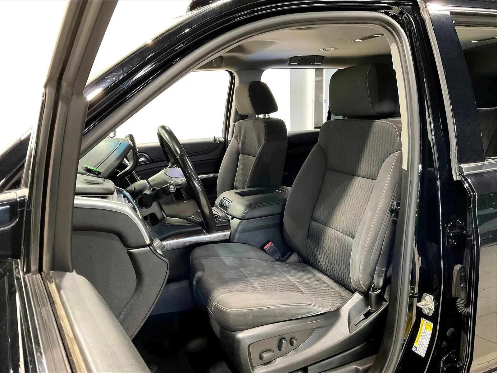 Used 2018 Chevrolet Tahoe LS w/ All-Season Package RWD image 13