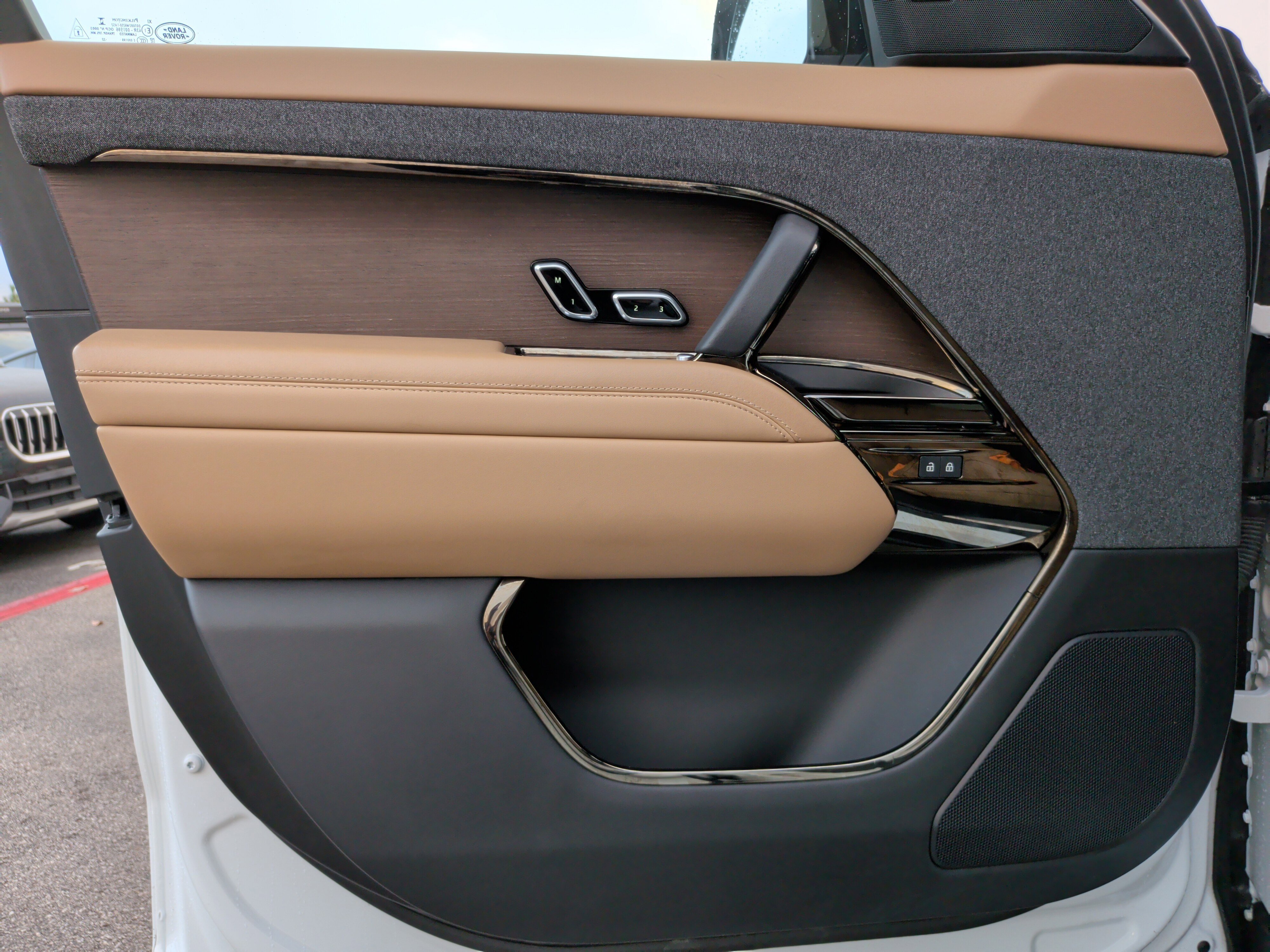 Used 2023 Land Rover Range Rover Sport SE image 14