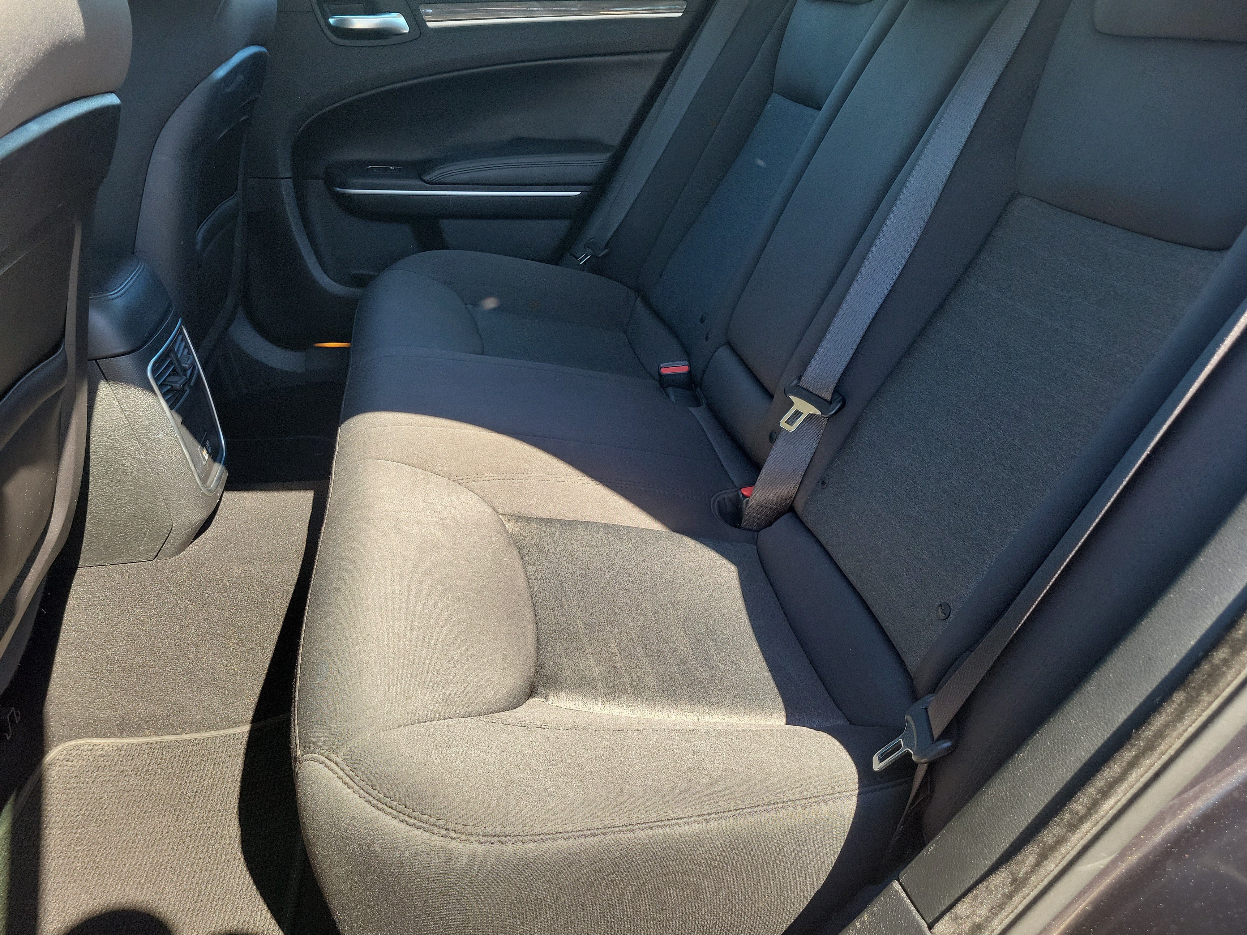 Used 2019 Chrysler 300 Touring RWD image 11
