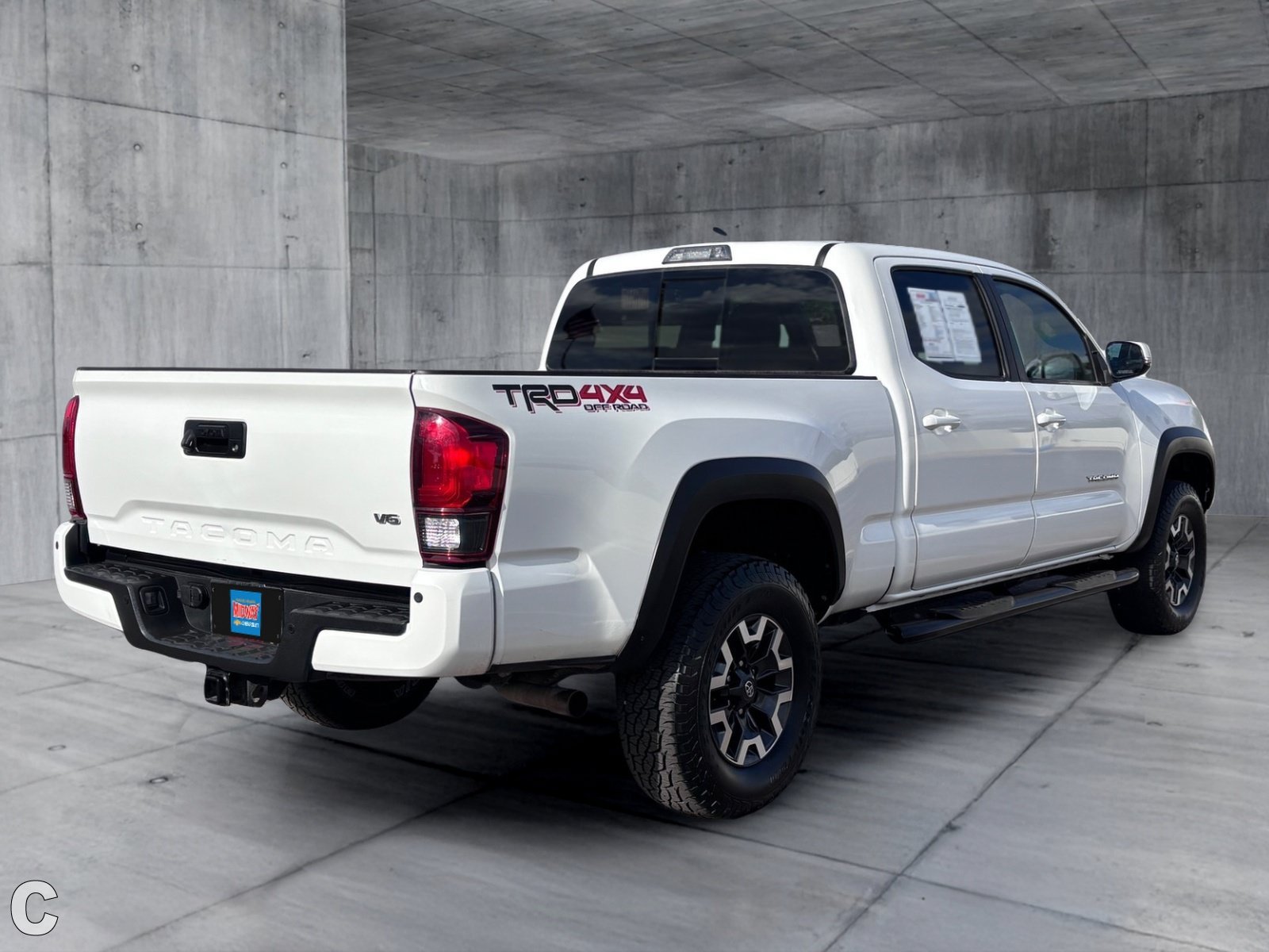 Used 2019 Toyota Tacoma TRD Off-Road w/ Technology Package AWD/4WD image 7