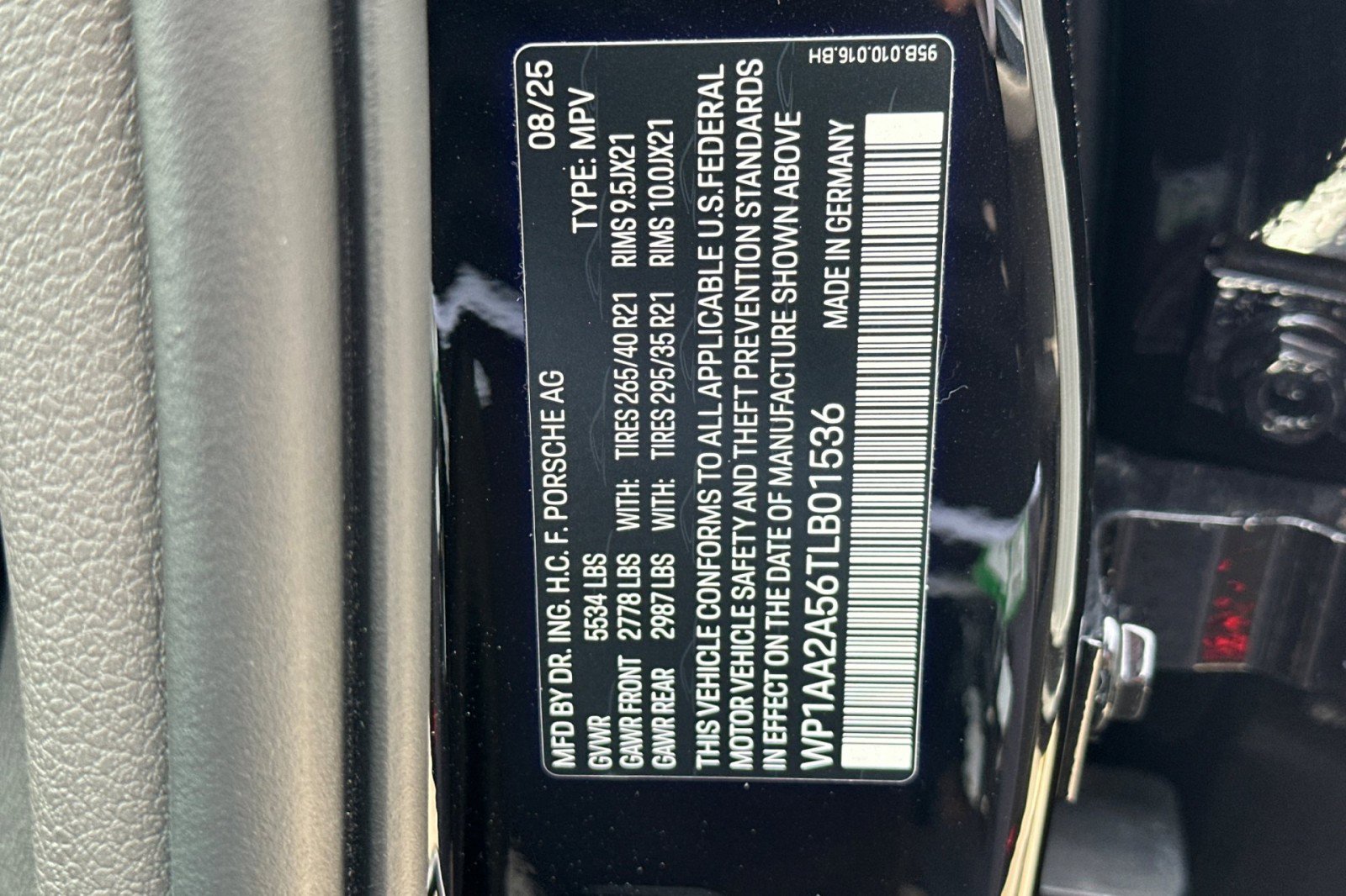 Certified 2026 Porsche Macan AWD/4WD image 29