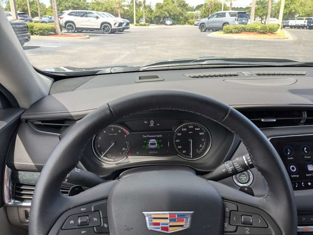 Used 2023 Cadillac XT4 Premium Luxury FWD image 31