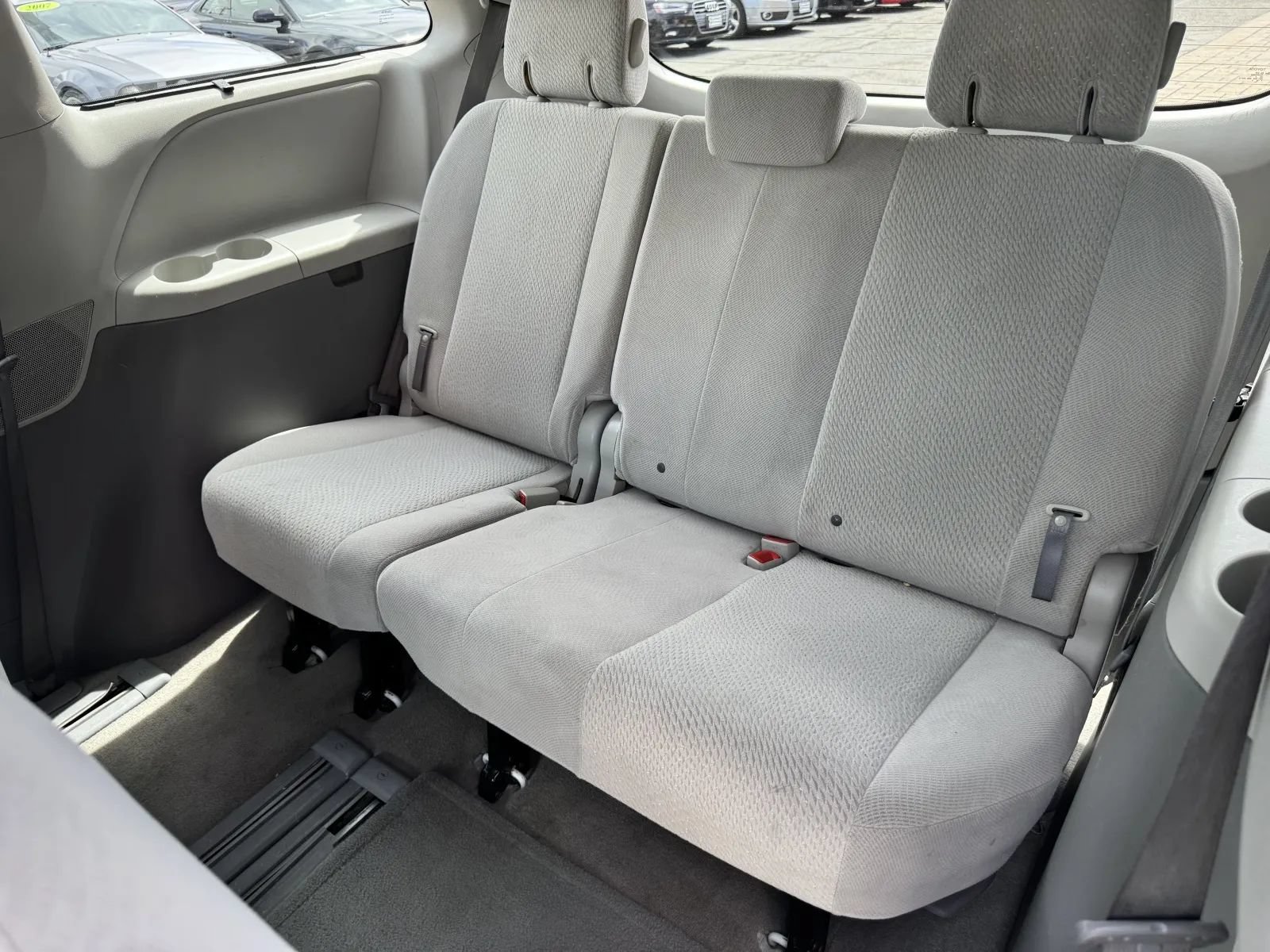 Used 2013 Toyota Sienna LE w/ Towing Pkg FWD image 33