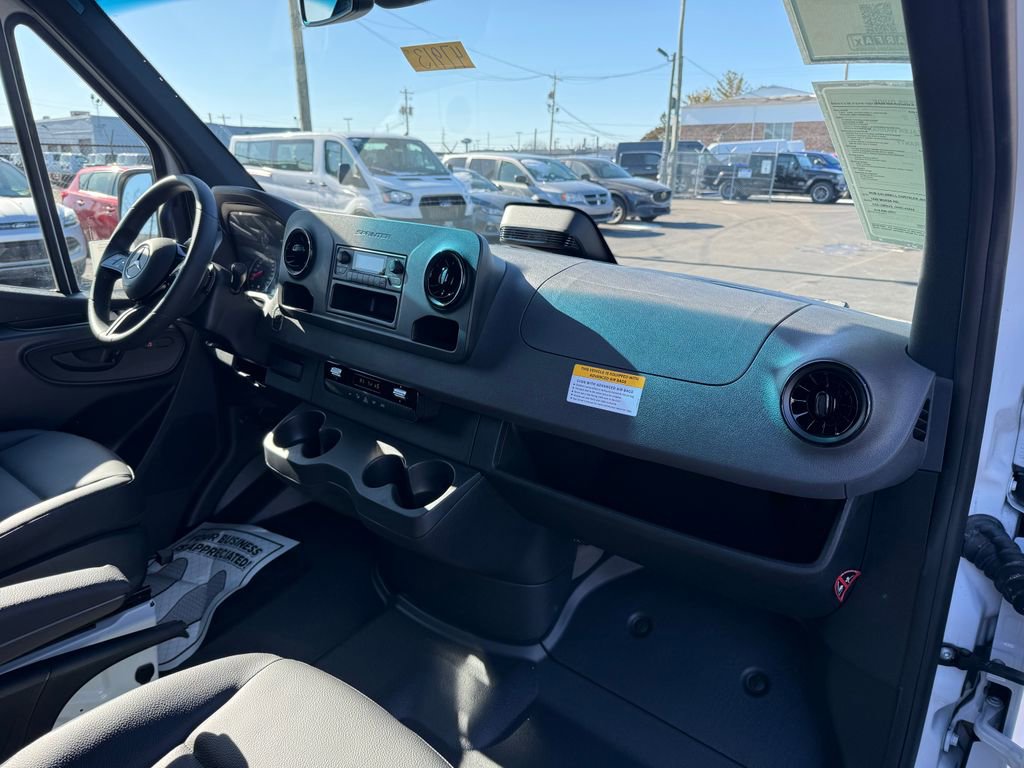 Used 2025 Mercedes-Benz Sprinter 2500 image 17