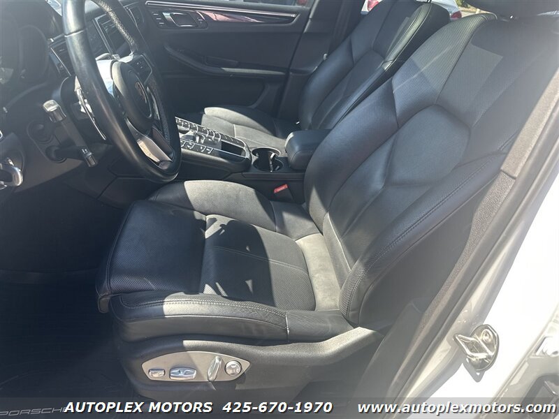 Used 2017 Porsche Macan AWD/4WD image 28