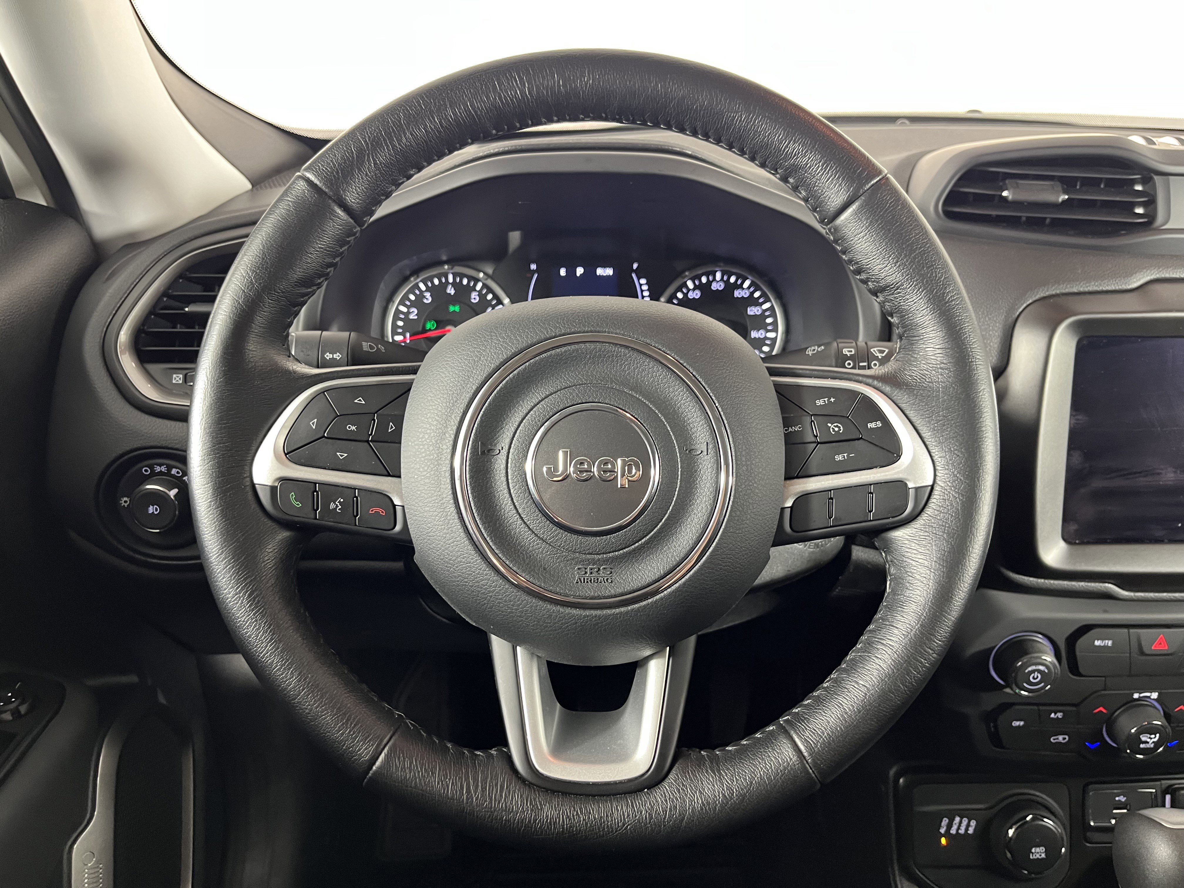 Used 2023 Jeep Renegade Latitude w/ Premium Group AWD/4WD image 12
