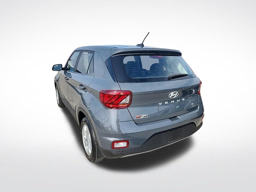 Certified 2025 Hyundai Venue SE FWD image 5