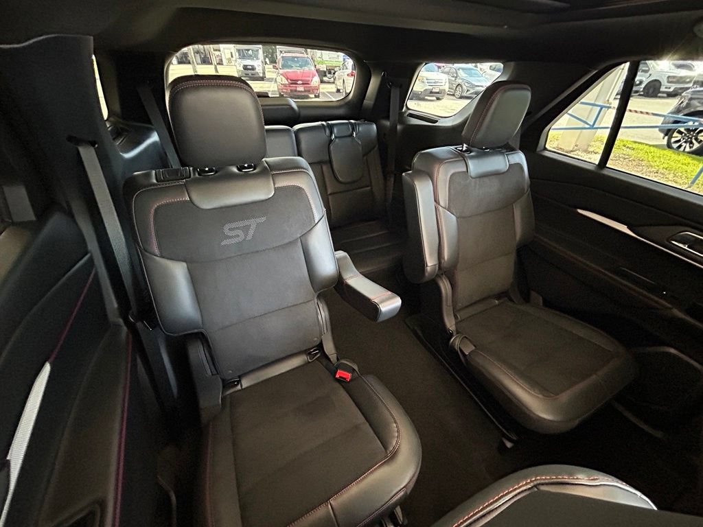 Used 2025 Ford Explorer ST w/ Sun And Sound Package AWD/4WD image 31