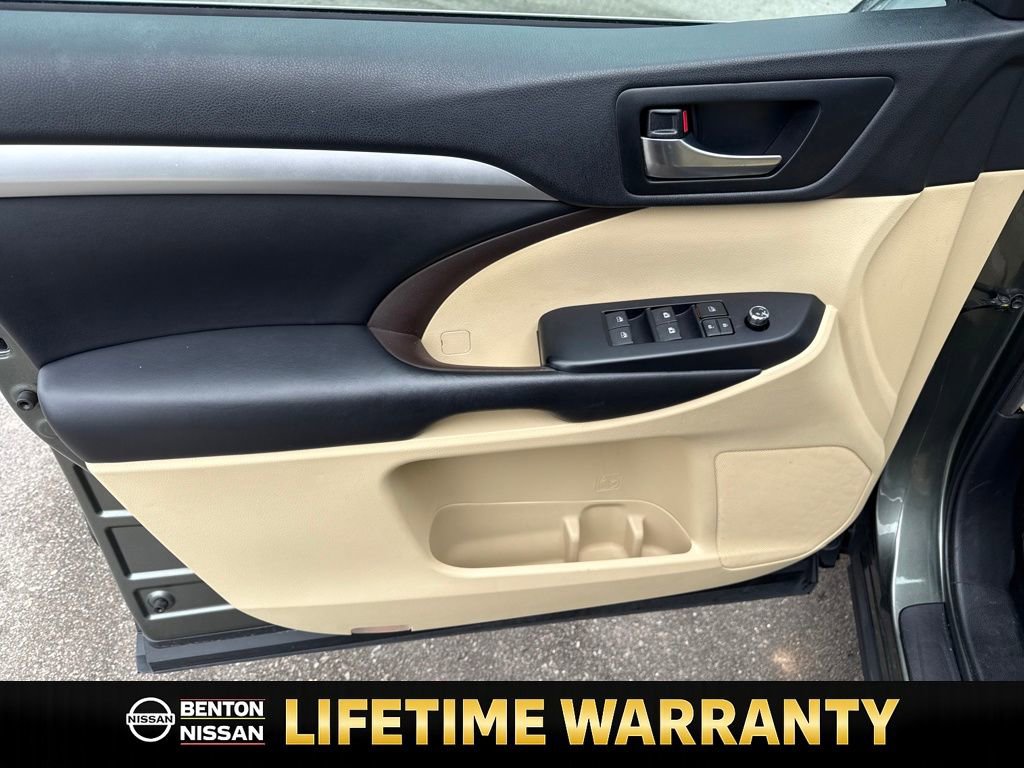 Used 2019 Toyota Highlander XLE image 11