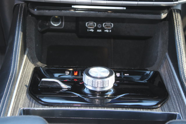 Used 2024 Jeep Wagoneer L Series II AWD/4WD image 18