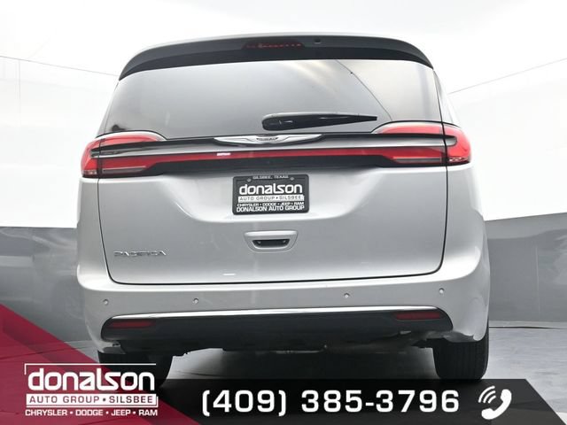 Used 2024 Chrysler Pacifica Touring-L FWD image 17
