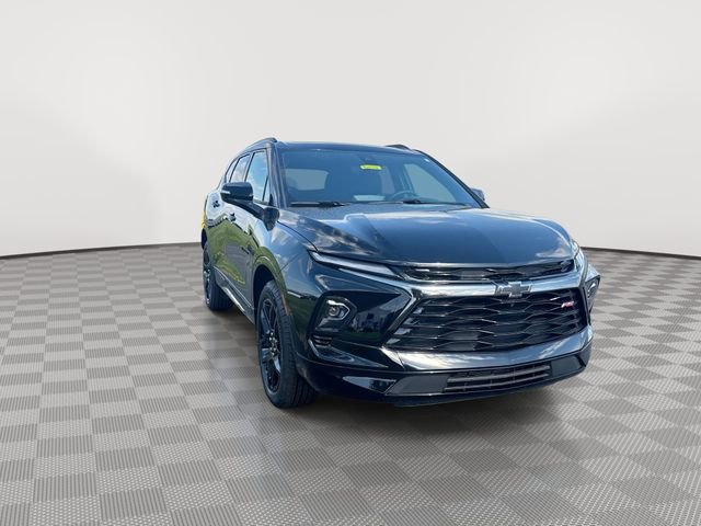 Certified 2026 Chevrolet Blazer RS w/ Driver Confidence II Package FWD image 3