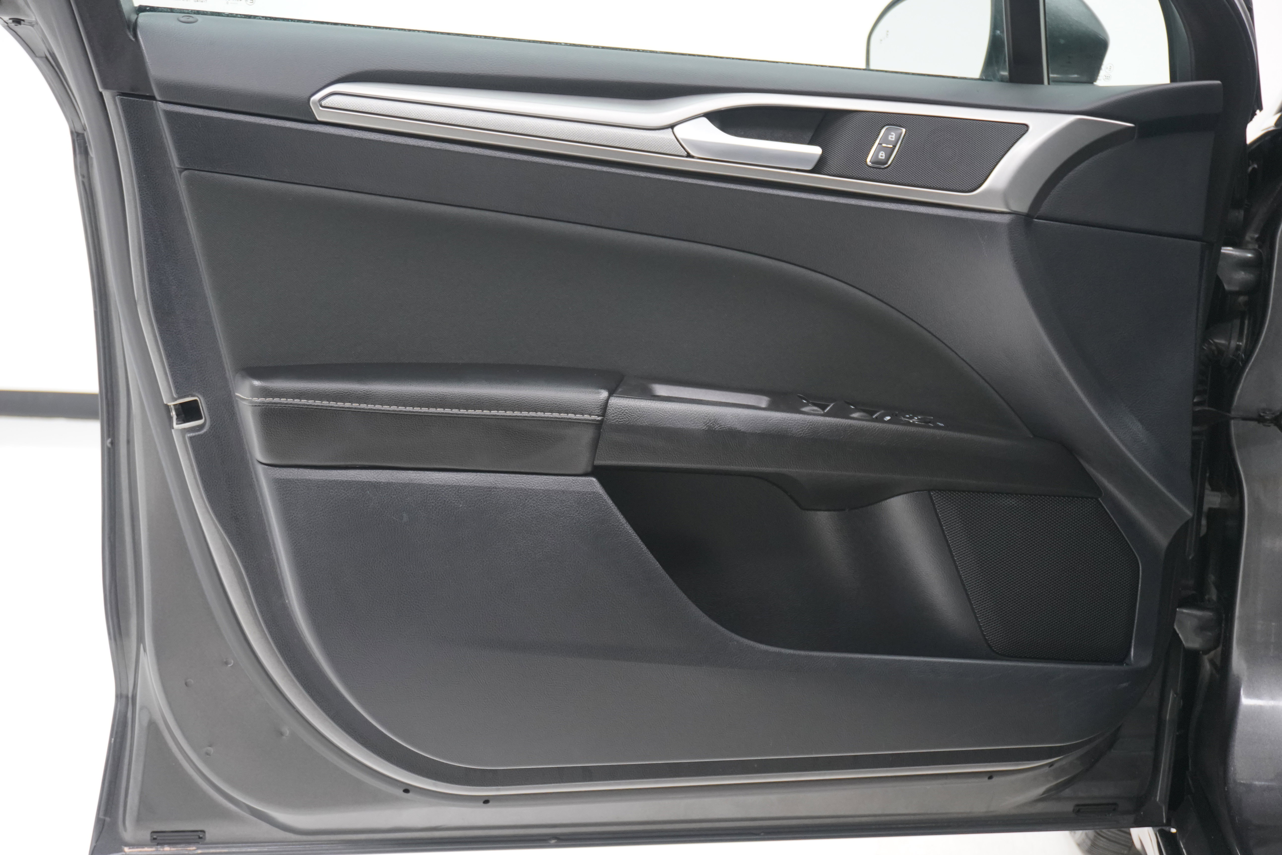 Used 2020 Ford Fusion SE image 13