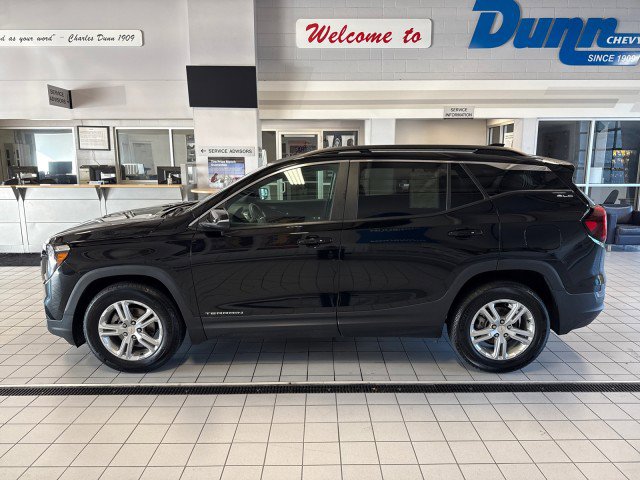 Used 2023 GMC Terrain SLE w/ Driver Convenience Package image 6