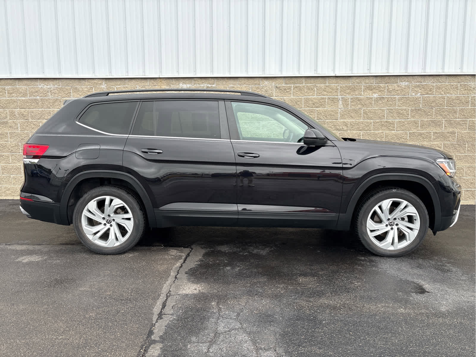 Used 2021 Volkswagen Atlas SE image 25