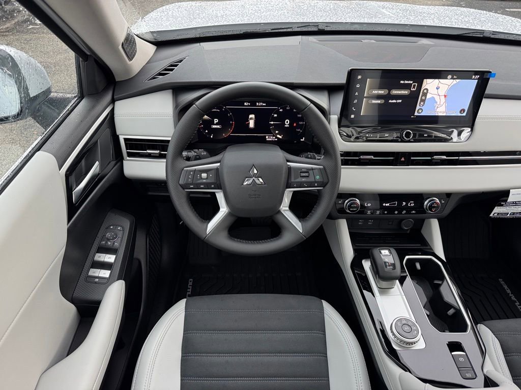 New 2025 Mitsubishi Outlander SE image 18