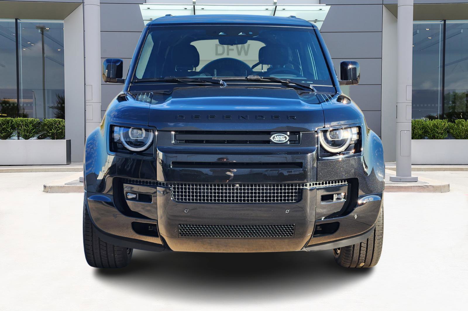 New 2026 Land Rover Defender 130 V8 image 2