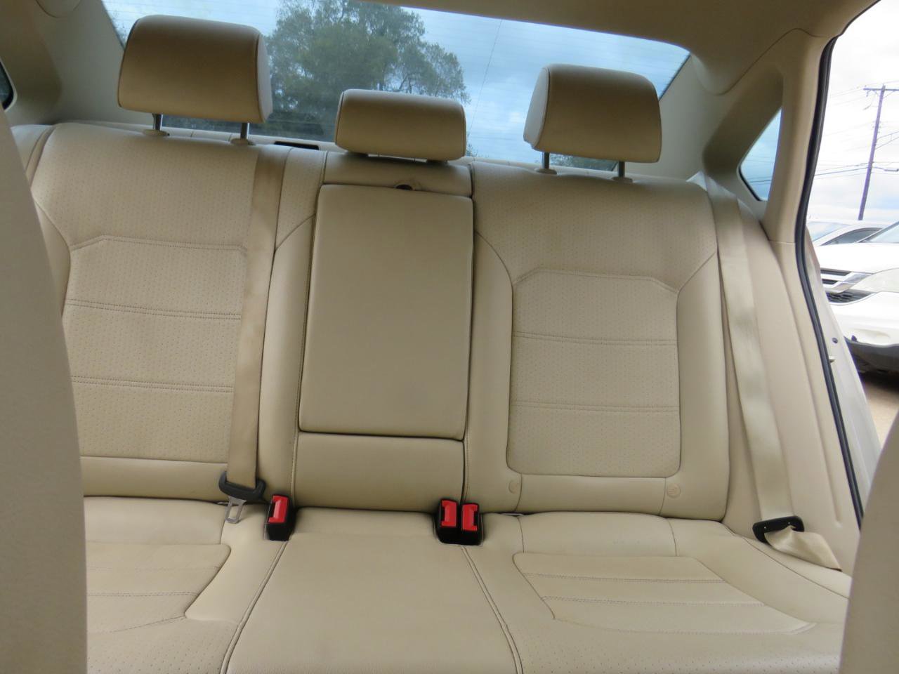 Used 2015 Volkswagen Passat TDI SE FWD image 29