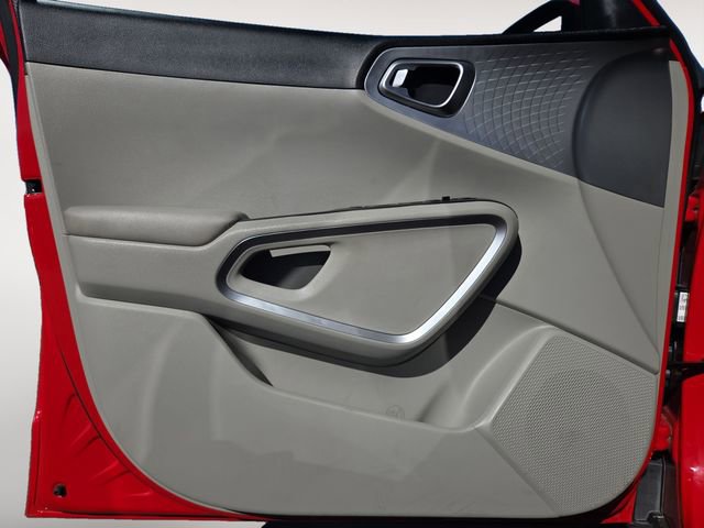 Used 2024 Kia Soul LX image 16