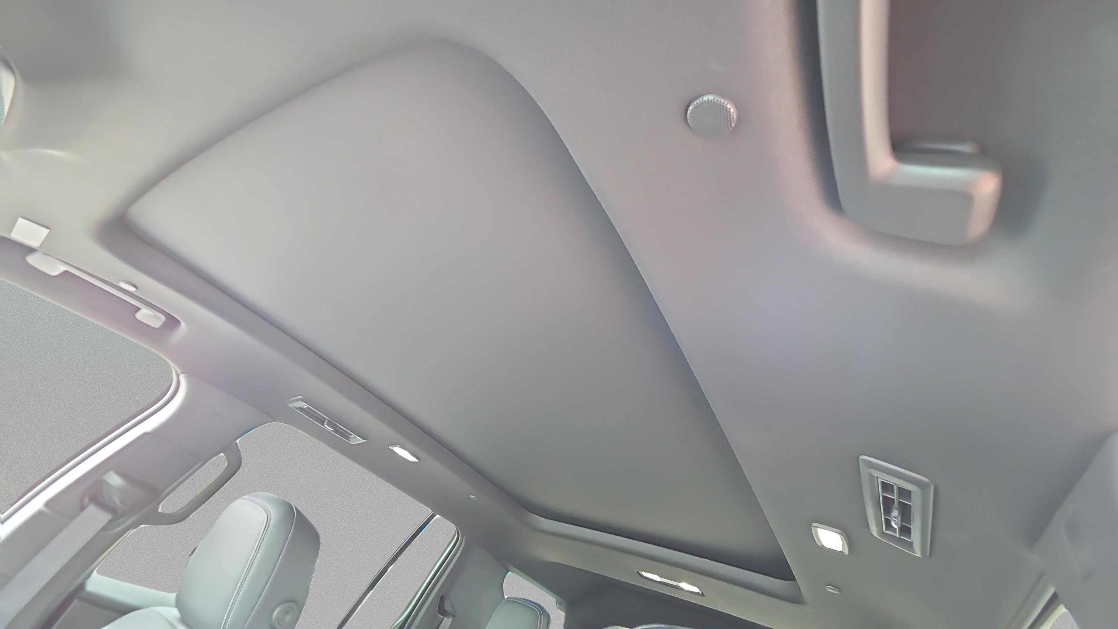 Used 2025 Chevrolet Traverse LT w/ Sun and Wheel Package FWD image 15