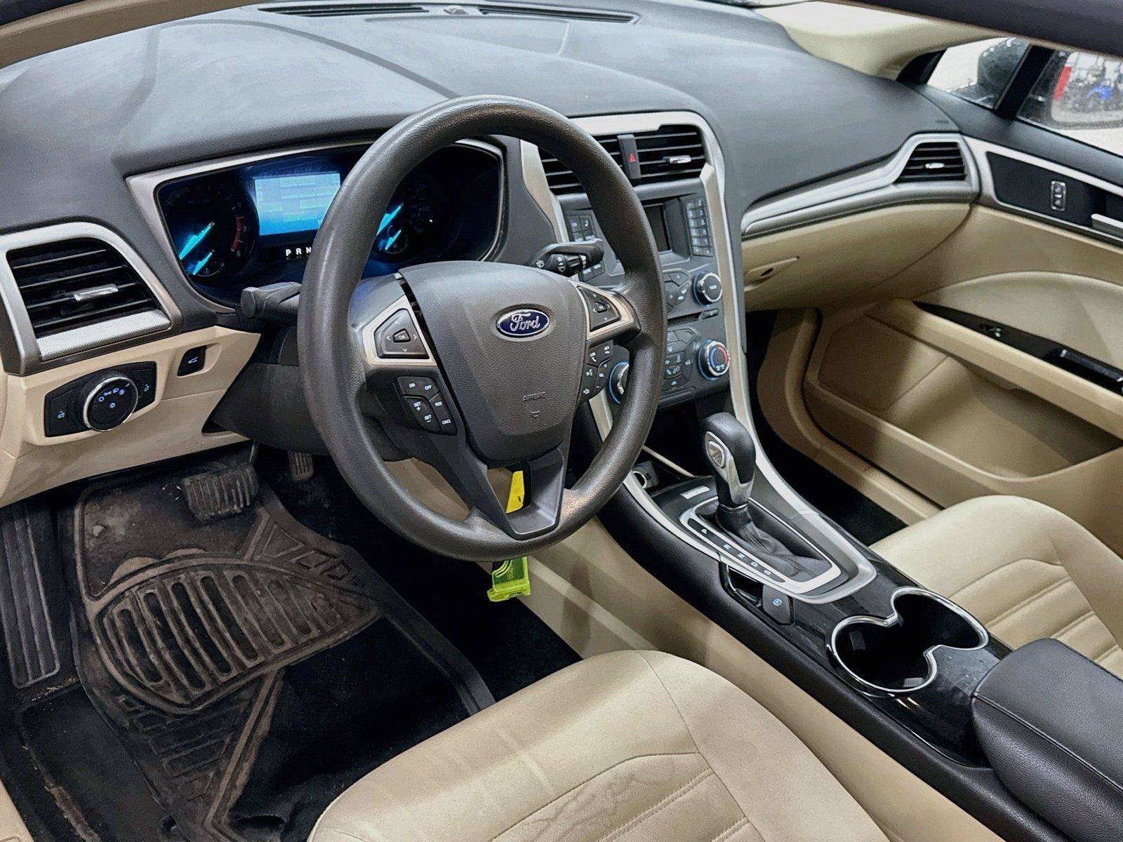 Used 2014 Ford Fusion SE FWD image 7