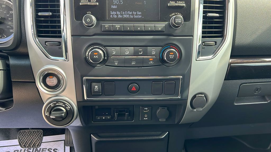 Used 2017 Nissan Titan SV image 24