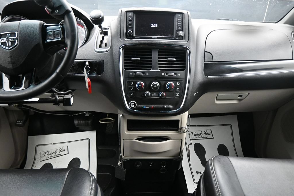 Used 2015 Dodge Grand Caravan SXT FWD image 18