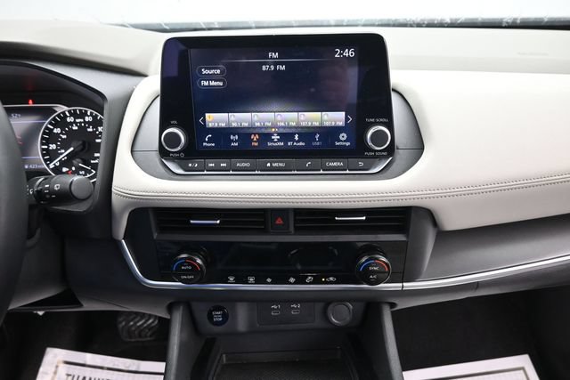 Used 2025 Nissan Rogue SV AWD/4WD image 17