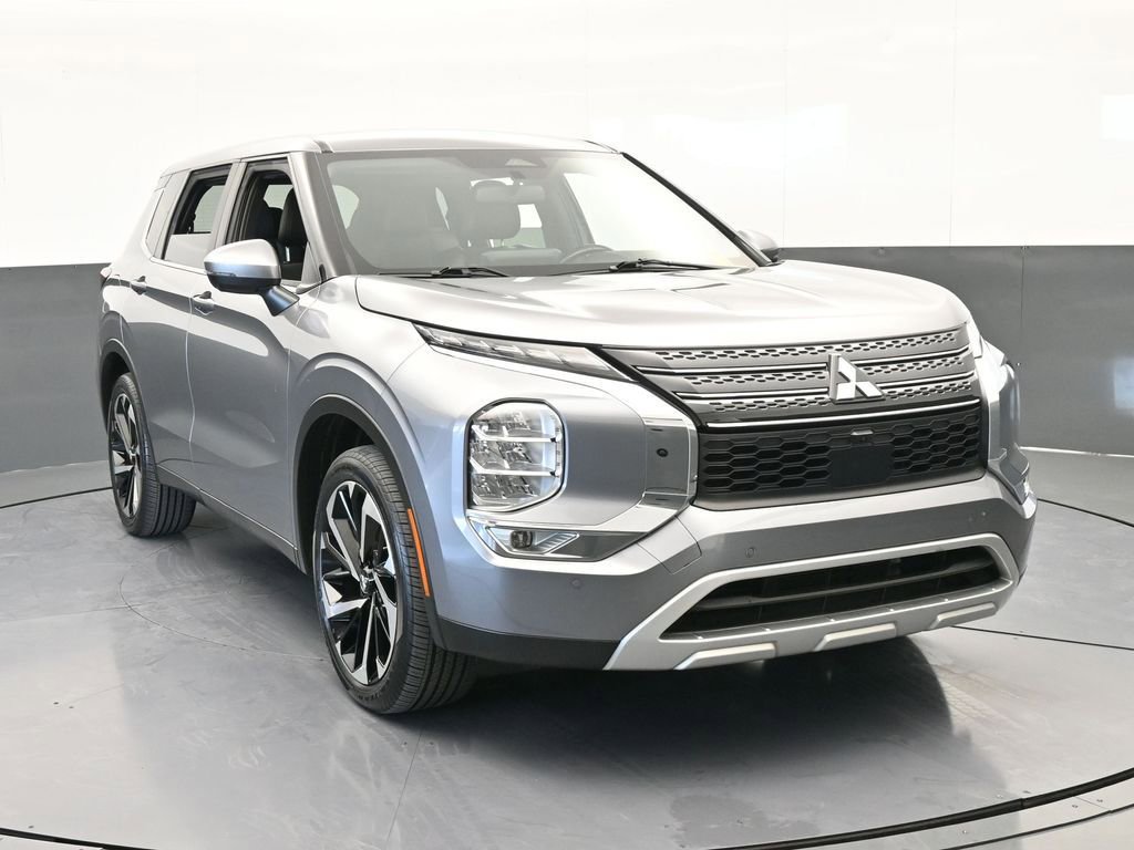 Used 2022 Mitsubishi Outlander SE image 9