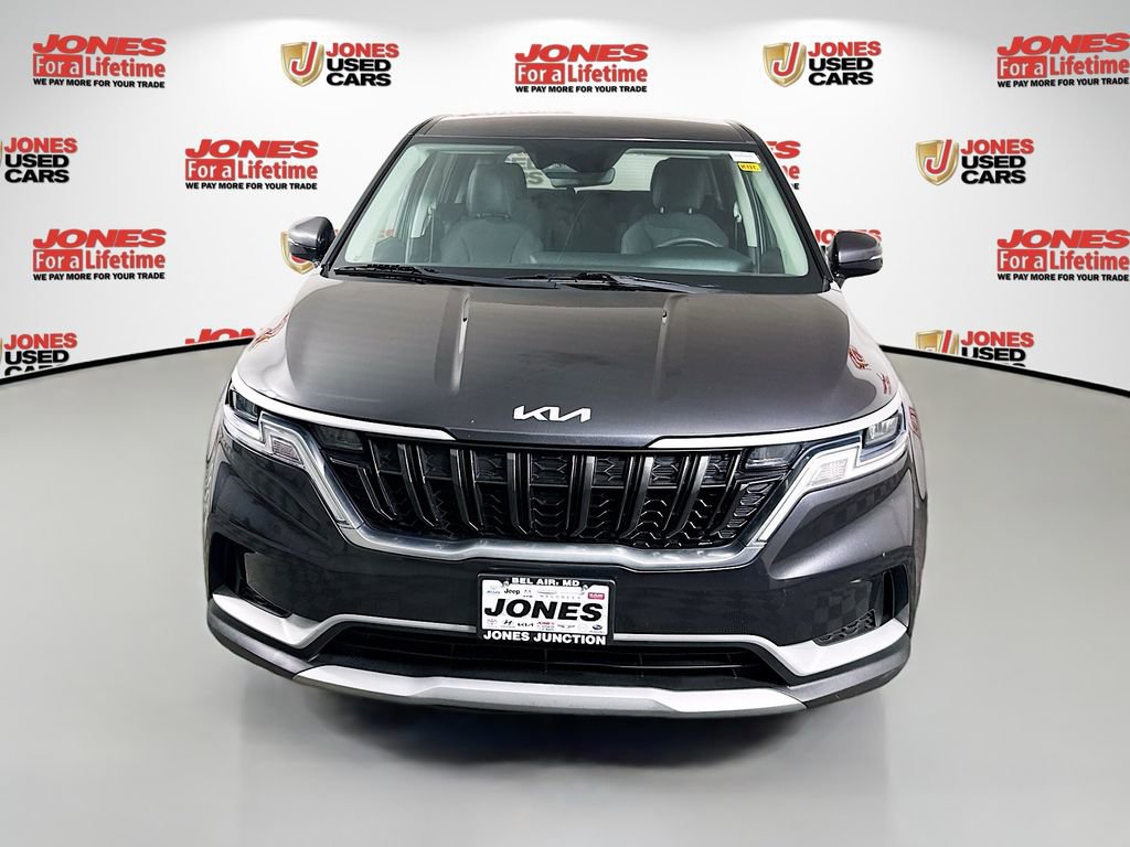 Used 2022 Kia Carnival LX image 11