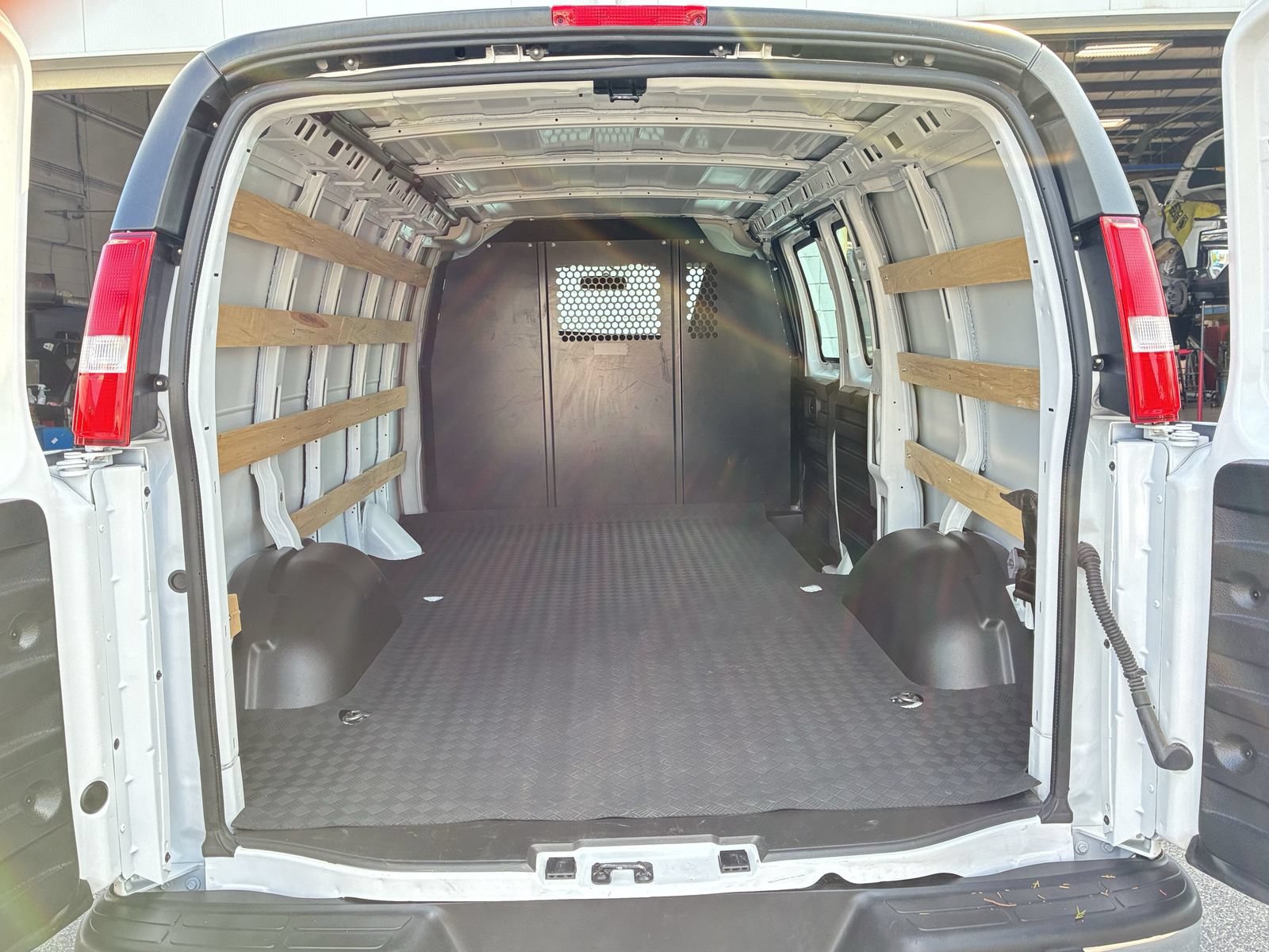 Used 2025 Chevrolet Express 2500 w/ Driver Convenience Package RWD image 20