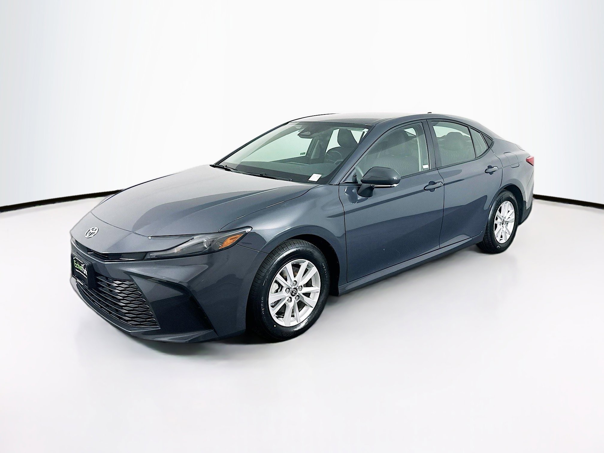 Used 2025 Toyota Camry LE image 3