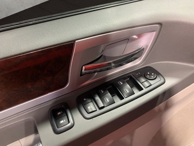 Used 2010 Chrysler Town & Country Touring w/ Heated Seat Group image 19