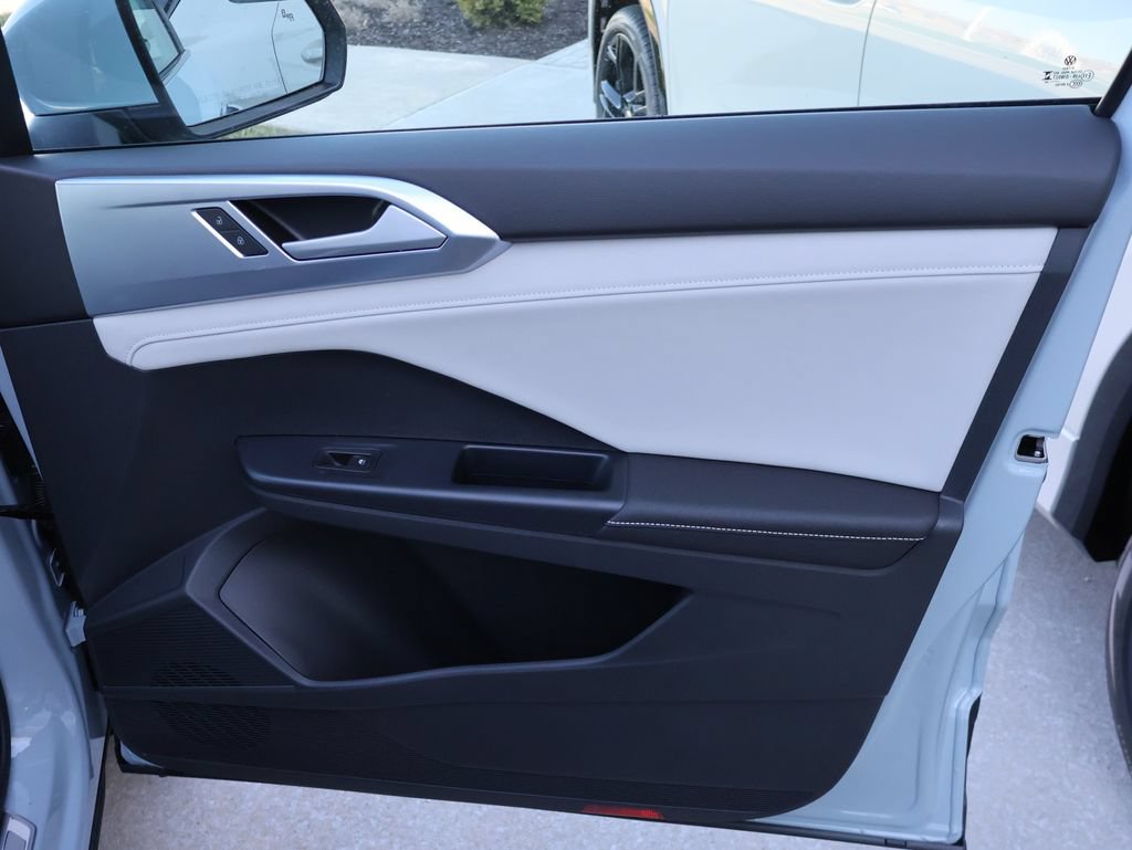 New 2026 Volkswagen Taos SE FWD image 37