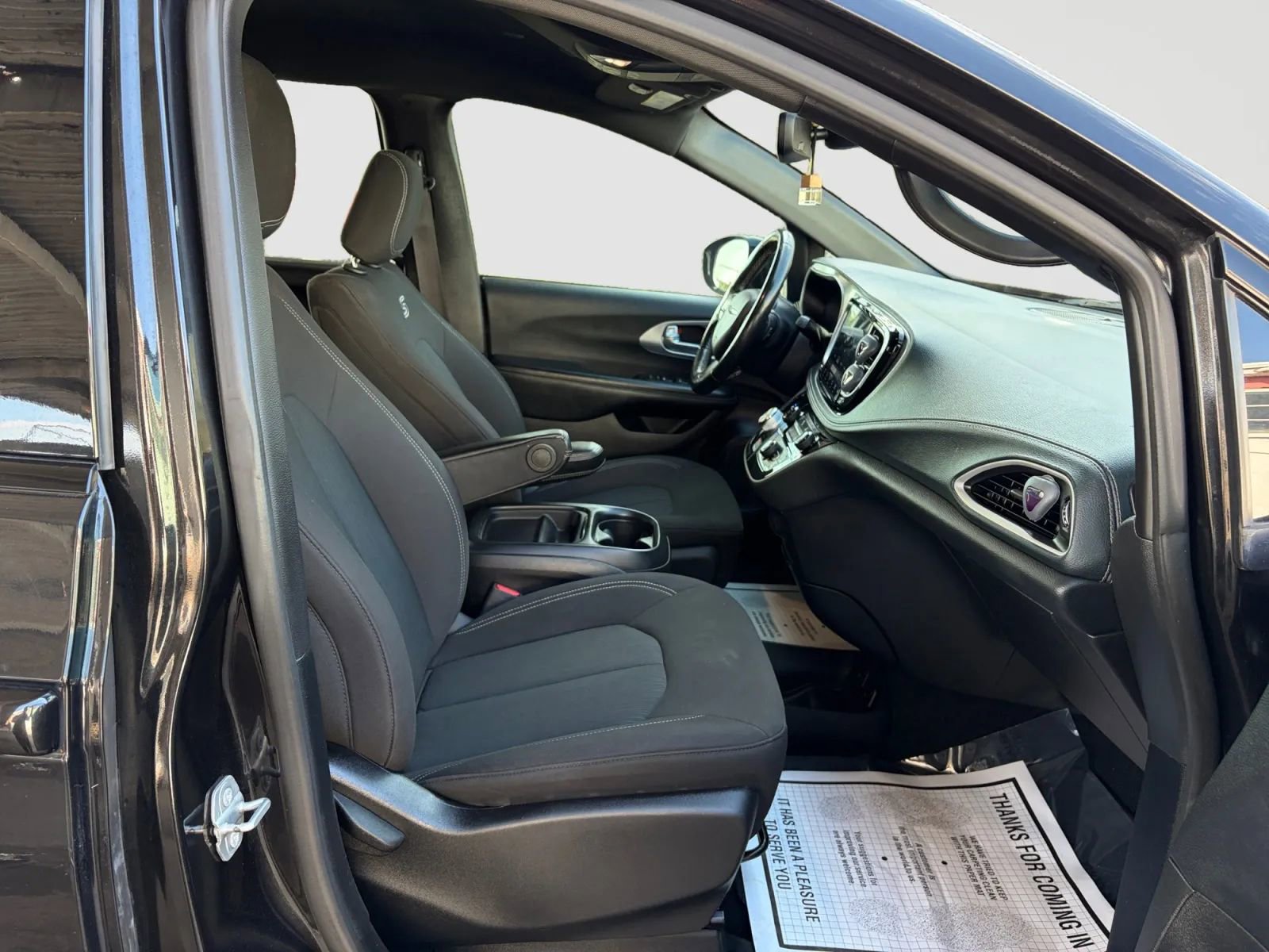 Used 2021 Chrysler Pacifica Touring w/ Cold Weather Group image 17