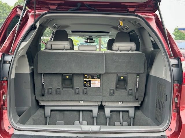 Used 2020 Toyota Sienna XLE w/ XLE Navigation Package AWD/4WD image 9
