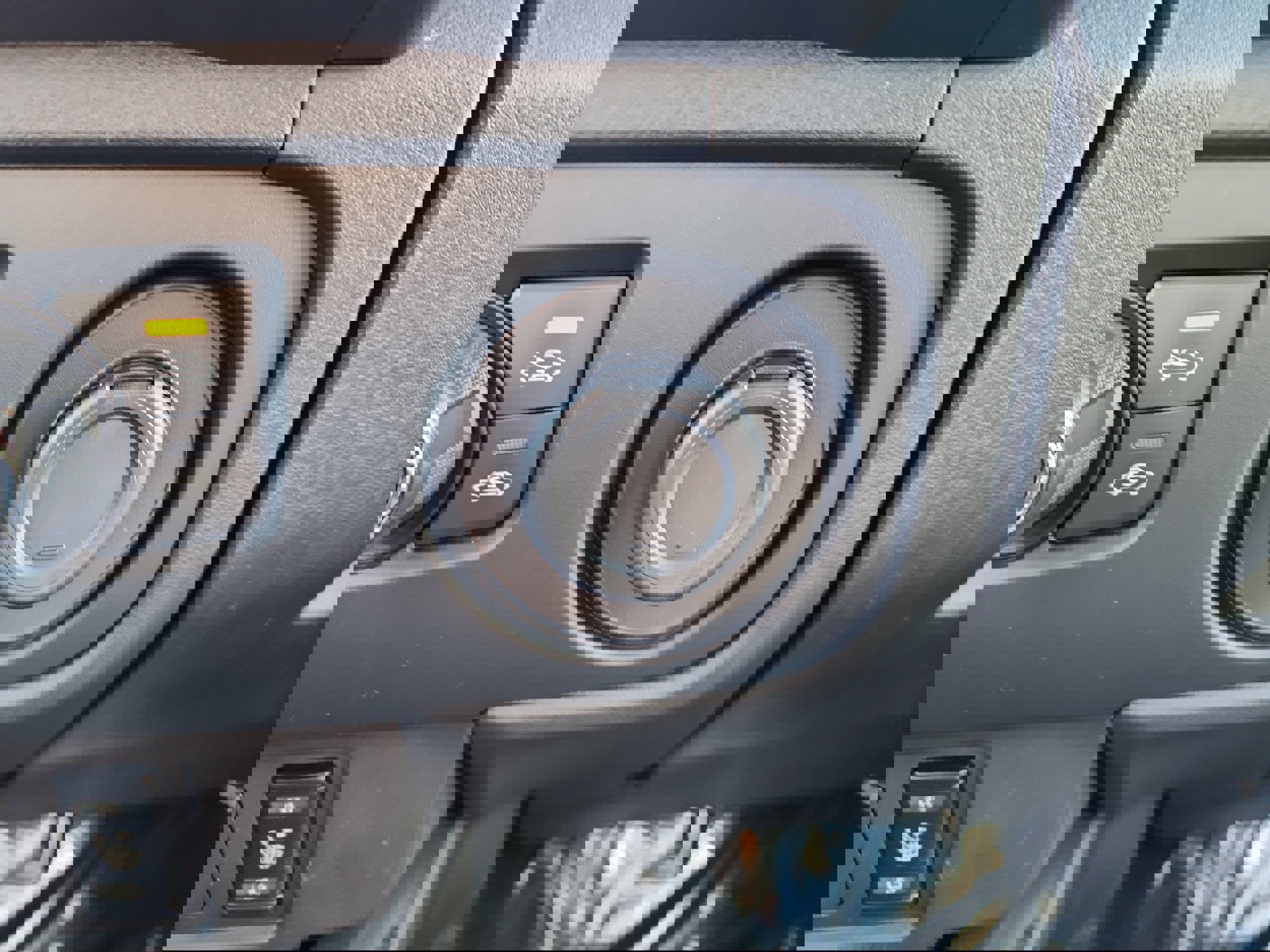 New 2026 Nissan Frontier SV image 17