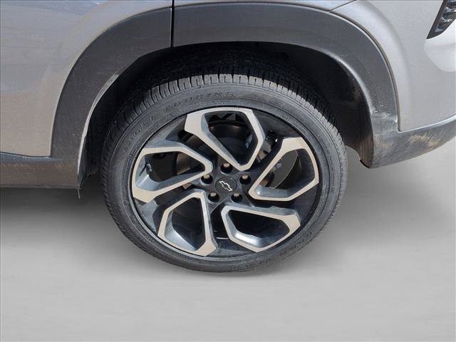 Used 2024 Chevrolet Trax RS w/ Sunroof Package FWD image 14