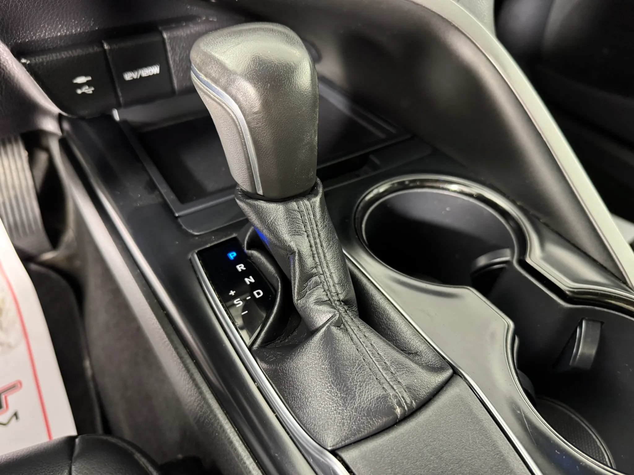 Used 2019 Toyota Camry SE w/ Convenience Package FWD image 21