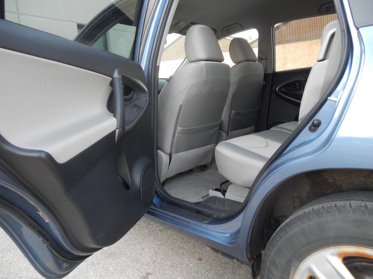 Used 2009 Toyota RAV4 2WD image 28