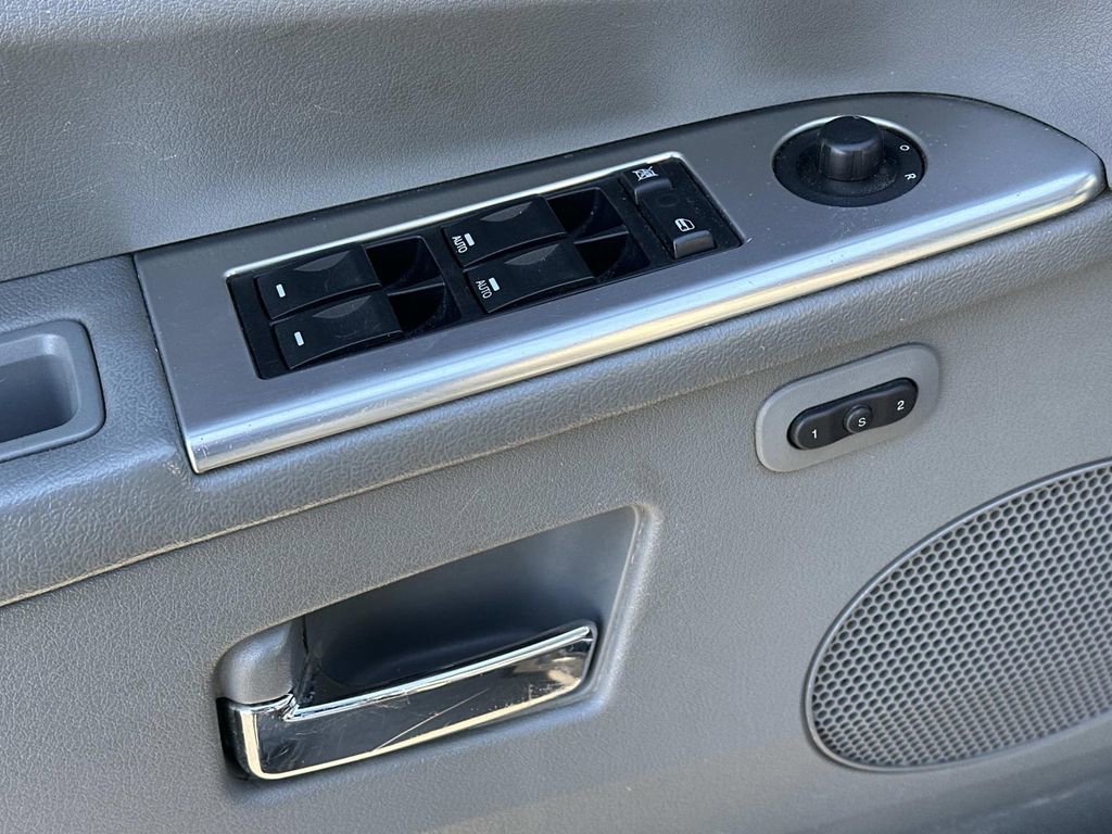 Used 2006 Jeep Grand Cherokee SRT8 w/ SRT Option Group I AWD/4WD image 17