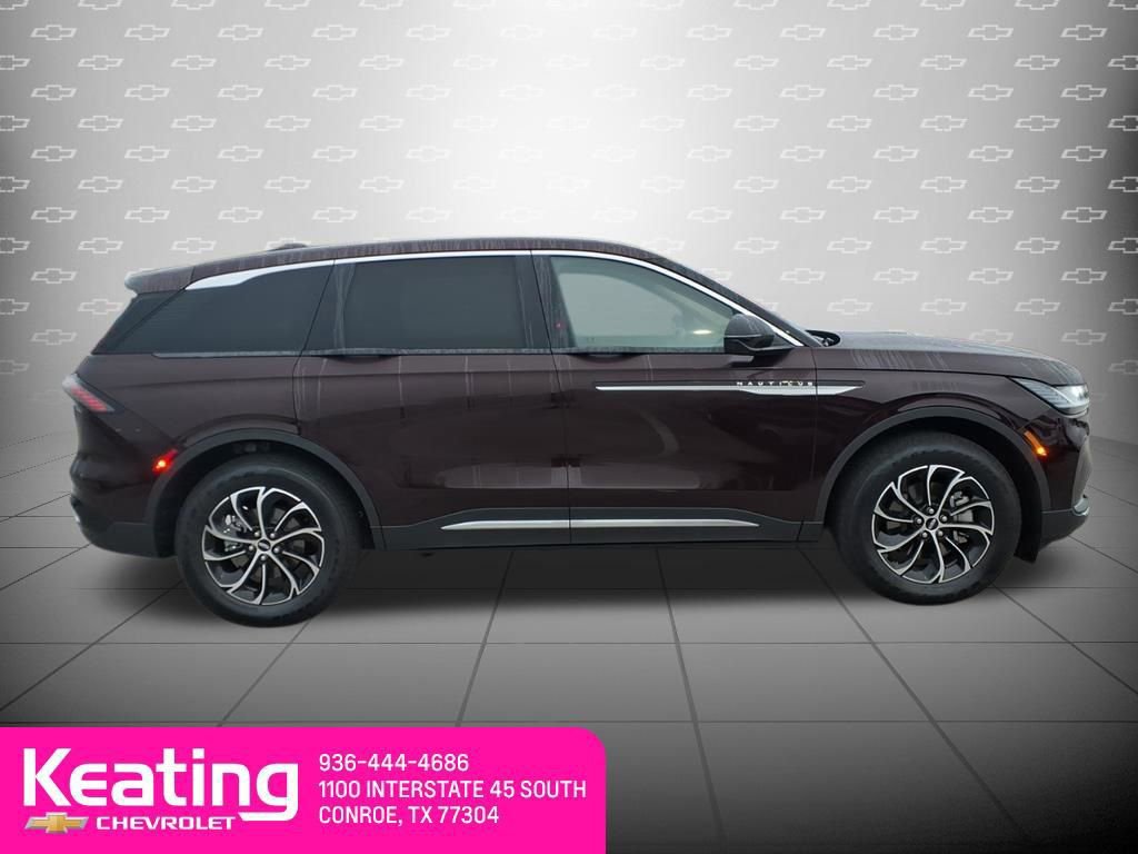 Used 2025 Lincoln Nautilus Premier image 4