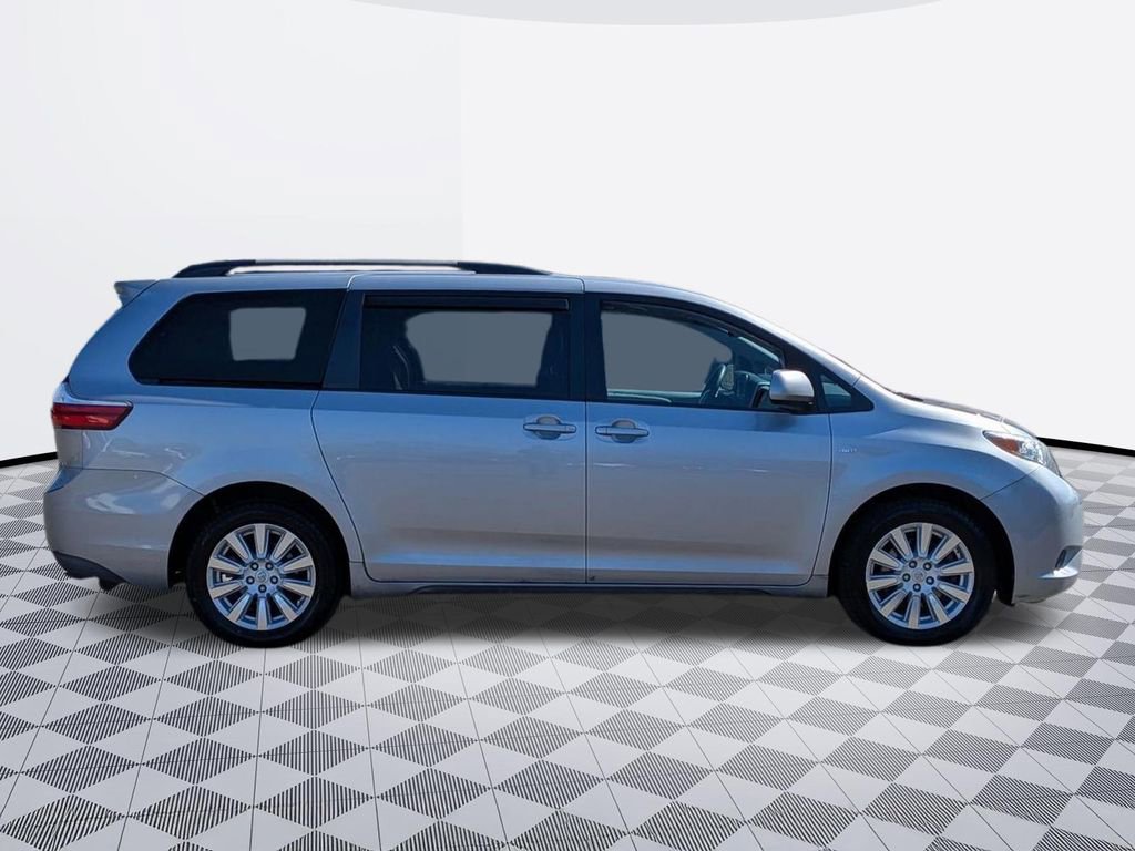Used 2017 Toyota Sienna LE AWD/4WD image 6