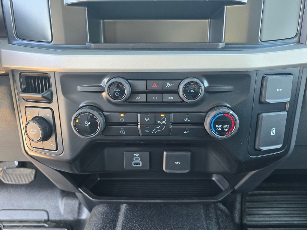 New 2026 Ford F550 4x4 Crew Cab image 43