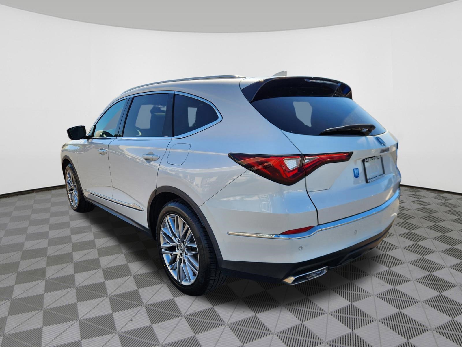 Used 2023 Acura MDX SH-AWD w/ Advance Package image 3