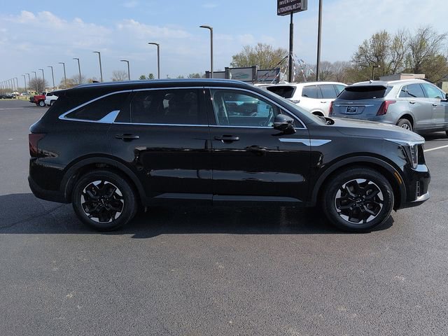 Used 2024 Kia Sorento S image 8