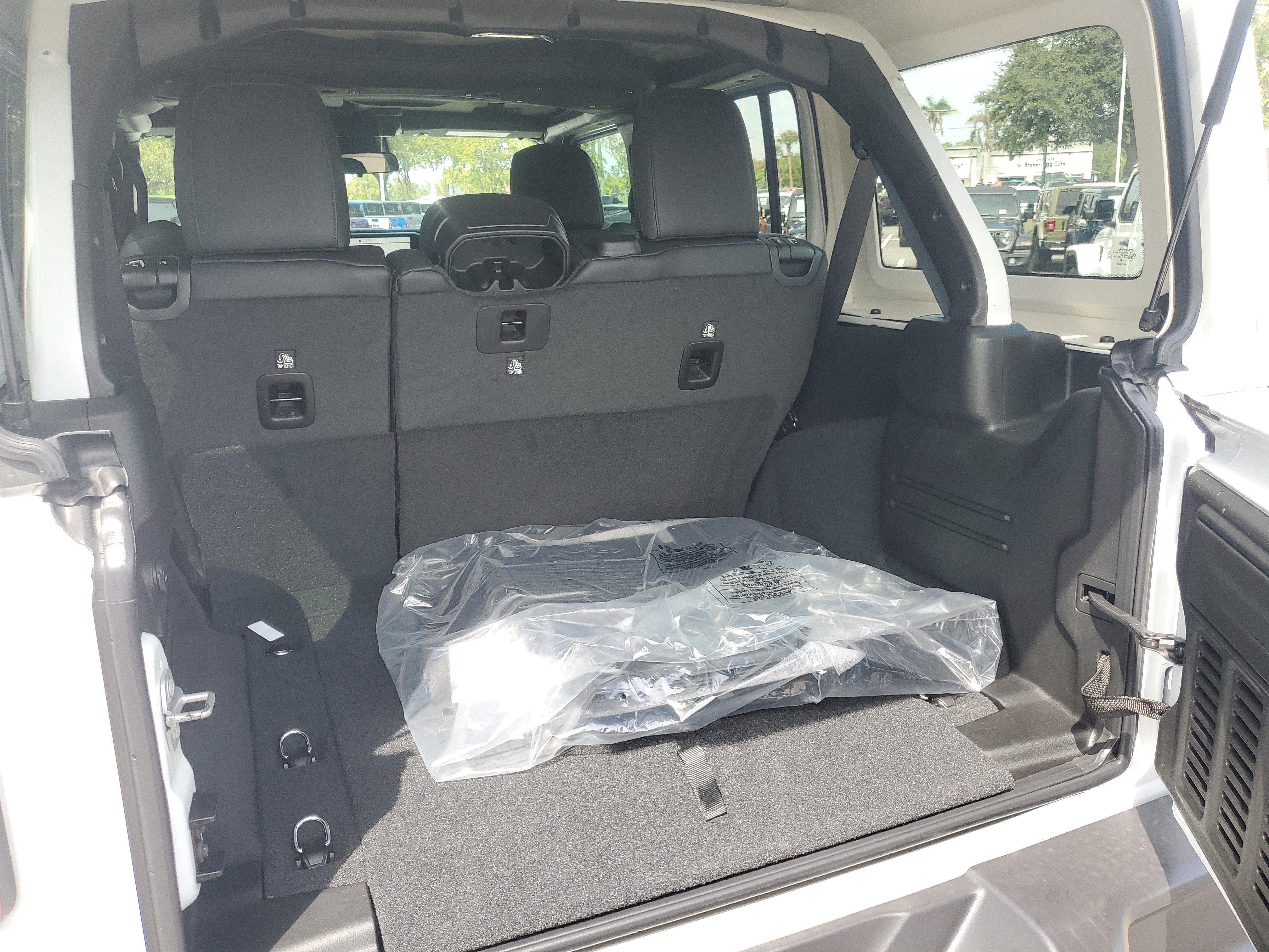 New 2026 Jeep Wrangler Unlimited Sahara w/ Safety Group AWD/4WD image 8